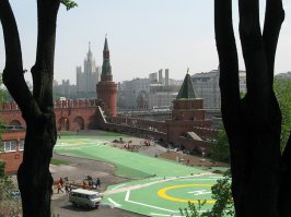 А кто то не знает что в Кремле есть вертолетная площадка? ))