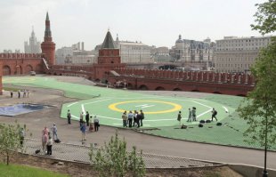 Если прилетел значит так надо. Там случайных не бывает

п.с. есть куда приземляться вот и летают.
