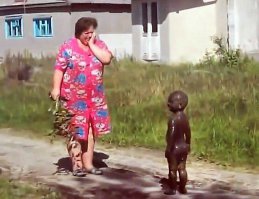 Наша мама громко плачет, потому что все свинячат 