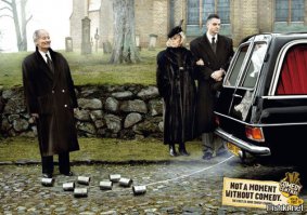 Сотрудник почты России выпал из окна седьмого этажа и упал через 2 недели.