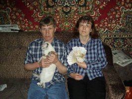 Удачно тетка свою киску продала)))