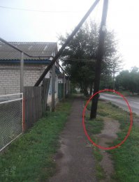 Эта картинка к недавнему посту про " детские приметы"
В детстве мы это называли " ЧЁРТОВЫ ВОРОТА" и это было аналогом чёрной кошки перебежавшей дорогу..... Иногда сбывалось :)