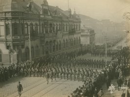 В  1918г. Владивостока времён интервенции 1918-1922 "США, Англия, Япония, Канада и Италия" А у хохла везде одно США мерещиться