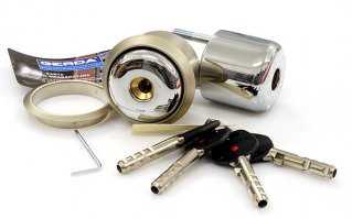 Давно купил дверь и замок фирмы GERDA.
ключ уникальный в виде трубки с круглыми выемками по всей поверхности, внутри замка находятся шарики, прижатые очень сильными стальными пружинами. таким образом отмычками открыть не возможно.
спецы из службы по вскрытию дверей (есть такая поищите в Яндексе) говорят, что такой замок только ломать и высверливать. А так как снаружи титановая вращающаяся пластина, то на вскрытие уходит от 3-х до 5 часов!!! Причём шума будет, что соседи со всего дома сбегутся!
Естественно такой замок надо ставить на очень хорошую дверь, что я собственно и сделал.