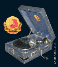 Патефон полупортативный, завод "Граммофон", город Ленинград, CCCP, 1930е гг 
Прадед приобрел.