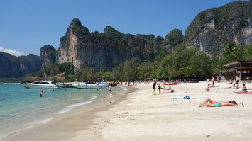 Страна очень красивая.