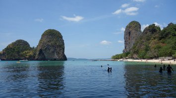 Страна очень красивая.