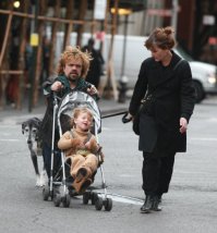 Вообще странное дело лезть в чужую жизнь, чего так бомбит от карликов? Живут себе люди никого не трогают насильно я думаю (кроме девочки из Сомали) никого не заставляли, чего за других переживать. На счёт опять же карликов ахондроплазия передаётся по наследству, это как старое ружьё может выстрелить, а может нет. У здоровых родителей может родится больной ребёнок, генетика штука сложная и до конца не изучена. А у карлика может родится здоровый. Вот пример Питер Динклэйдж