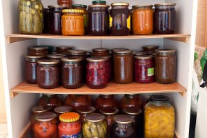 Ещё хозяйки занимались производством домашних "закруток" ;)