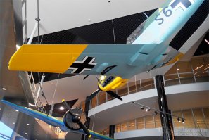 ИМХО на фото советский истребитель И-16