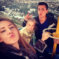 Ребенок - единственный с нормальной формой губ.