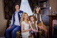 ну как не вставить свои 5 копеек,мои девахи и правда парень в кадр попал)))