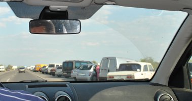 6 млн не будет без хохлов никогда.Другое дело,а нужны ли эти миллионы которые приезжают на несколько дней на своей машине,в ней живут,едят что привезли с собой, а гадят в море?
 Это основная масса украинских гостей Крыма.Десятки тысяч машин вдоль побережья-километрами,одна к одной-страшное зрелище.Например видел такую стоянку от Евпатории до Саки