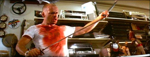 Размер имеет значение: грабитель и продавец посоревновались в том, у кого длиннее меч