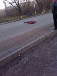 ""...пассажир был спортсмен. Тренировал ребят(Антон-27-летний был отличным тренером по баскетболу!). У него есть семья: жена, которая через 2 месяца должна родить сына, дочка, которой только год исполнился.
Того, кто за рулем был в армию должны были забрать. Проводы обмывали. А скорость, говорят свидетели, была 130-150км.
Также в отделе пропаганды областной ГИБДД пояснили, что у водителя мотоцикла не было водительской категории, разрешающей езду на мотоцикле, а само транспортное средство не было зарегистрировано.
Водитель королы тоже умер, сердечный приступ на допросе ( эта новость уже давно в соц.сетях) . Они все втроем покинули нас...."" Отсюда: