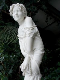 Девочка в Воронцовском дворце