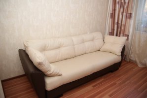 Неплохо, но подборка названа неправильно - тут почти все из поддонов или паллет (паллетов). Так и надо было назвать. 
И как по мне, мебель из поддонов гораздо приятней, чем то, что продается в наших магазинах