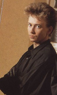Одно маленькое уточнение фото Depeche Mode Скорее всего 1982 года т.к. Алан Уайлдер был участником группы с С 1982 по 1995 год!!!