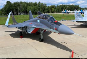 Вообще странная фигня с этим самолетом! Искал по бортовому номеру "39 синий" и нашел вот это:
P.S. Это МиГ-29! А на фото выше определенно серия Су!