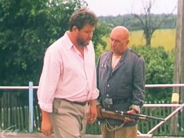 "Не послать ли нам... гонца?" 1998г. Отличный фильм!!! ВЕЛИКИЕ актеры!!
Очень запомнилась роль Льва Константиновича. Вечная память.