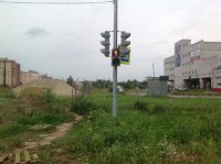 Такую надо поставить рядом с тем самым светофором.