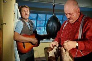 Посмотрел на фото, а в голове уже звучит: "Постой, паровоз, не стучите колеса!..."