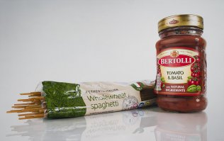 Гиперреализм от Тома Мартина. Это молодой английский художник. Я когда впервые увидел его работы, подумал что это фото. Очень талантливый чувак. Рисует он акриловыми красками.