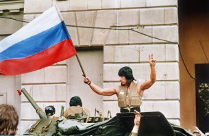 Август 1991 года... За 24 года были просраны все идеалы ради которых люди стояли на баррикадах. Те кого вознесло на вершину власти разграбили страну, унеся в могилу миллионы жизней. И теперь их достойные ПРЕЕМНИКИ продолжают своё подлое дело...