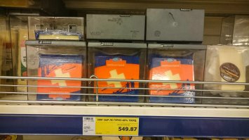 Угу, есть. Втридорога. В коробках с бикалкой, чтобы не спёрли. Или без коробки, но с написанным мелким шрифтом составом, из которого следует, что от сыра в этом куске только внешний вид, да название.
А либерасты - они такие. Не могут, суки, порадоваться обрушению национальной валюты вдвое, дополнительному подстёгиванию цен ограничением конкуренции, а главное - не могут порадоваться уничтожению продуктов, каковое действие каждого советского ребёнка с детства учили приравнивать к преступлению.