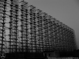 Вот эта штука действовала более качественно, вычисляла положение точнее и могла одновременно отслеживать НЕСКОЛЬКО ЦЕЛЕЙ, находящихся на разных азимутах (а указанный здесь радар - направленного действия):