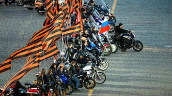 Все будут строем ездить, а то взяли за моду ...