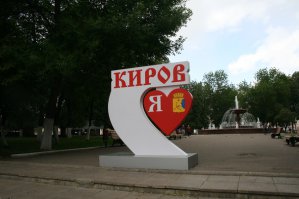 такие памятники нужны,даже некоторые из них очень,пусть напоминают о подвигах и тд,но вот такие на хрен в нашем городе ставить???полная безвкусица.ИМХО!!!