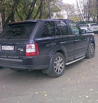 Ребята, извините, но я таким мразям, как эта гниль из прокуратуры - спускаю колеса. Она  и мусоров вызывала, ребята ППС приехали, нихера не сделали, уехали, спасибо им за это. 
Но вот мразь не СООБЩИЛА ИМ, что стояла на газоне во дворе. За это и понесла 25 кг колесо в шиномонтаж))))
Если кто знает, привет передайте, от души!!

Поставили ШЛАГБАУМ, теперь и спускать почти некому, только ублюдкам, что закрывают въезд во двор. 
Я за шлагбаум (с законной установкой).

P.S. Автор поста - быдло унылое. И тупое. Закон не знает, а лаееееттт..