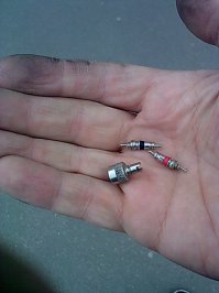 Ребята, извините, но я таким мразям, как эта гниль из прокуратуры - спускаю колеса. Она  и мусоров вызывала, ребята ППС приехали, нихера не сделали, уехали, спасибо им за это. 
Но вот мразь не СООБЩИЛА ИМ, что стояла на газоне во дворе. За это и понесла 25 кг колесо в шиномонтаж))))
Если кто знает, привет передайте, от души!!

Поставили ШЛАГБАУМ, теперь и спускать почти некому, только ублюдкам, что закрывают въезд во двор. 
Я за шлагбаум (с законной установкой).

P.S. Автор поста - быдло унылое. И тупое. Закон не знает, а лаееееттт..