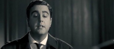 А вы не заметили что мистер Длинный в этом фильме ну оооочень похож на Денис Косяков, который рекламирует телефоны. Я увидела такую же самую манеру игры.