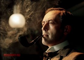 А это ублю..чная пародия на Шерлока Холмса - и кому-то ж пришло в голову снять ТАКОЕ... в роли Холмса!! - он в мультфильмах не снимался?)) Всегда, когда его вижу, вспоминаю этого персонажа мультяшного...), а заодно, и как должен выглядеть НАСТОЯЩИЙ Холмс - единственный и неповторимый, с умным интеллигентным лицом и манерами английского лорда!: