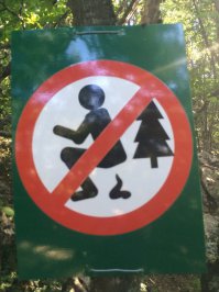 на самом деле на знаке этом есть еще змея которая кусает в зад!