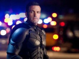 скоро выйдет очередной Бэтмен и его играет это чудище. вот это разочарование! они убили супергероя детства!