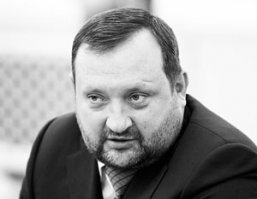 Эйфория украинцев из-за «дешевых нефти и рубля» вызвана непониманием того, как работает экономика, заявил экс-глава Нацбанка Украины Сергей Арбузов.