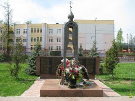 Норд-Ост
Мемориальный сквер на месте дома, взорванного террористами в 1999 году 
Памятник жертвам теракта в Беслане.
2-я мировая хорошо представлена ниже в комментариях.