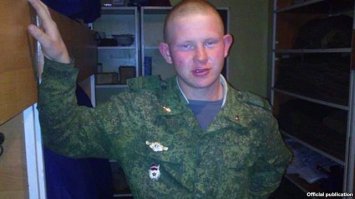 В ГЮМРИ РОССИЙСКИЙ ВОЕННЫЙ РАССТРЕЛЯЛ СЕМЬЮ — 6 ПОГИБШИХ...
Российский солдат-срочник Валерий Пермяков, подозреваемый в расстреле армянской семьи в Гюмри, задержан у армяно-турецкой границы. По его словам, он пошел погулять по Гюмри, захотел пить, а затем убил шесть человек.После задержания Пермякова был проведён допрос. Как стало известно РИА «Новости», Пермяков сознался в убийстве шести членов армянской семьи в Гюмри. По его словам, он оставил территорию базы, чтобы погулять по городу. При этом он оказался случайно у дома Аветисянов, а зашёл к ним из-за того, что захотел пить.
Согласно предварительным данным, российский военнослужащий никак не был связан с погибшими. Однако сам солдат не рассказал, что стало мотивом к убийству целой семьи.... а это кто по вашему тогда?