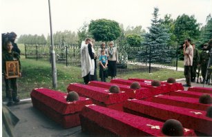 Ну вот, рейтинг позволяет, добавлю и я несколько фот вдогонку
На второй, как раз тот солдатик про которого вчера писал..