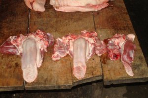 Обезьяньи мозки и бычьи пенисочки.