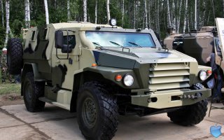 Ну что круто, только он уже мало, чем походит на хамер, большие габариты. Если сравнивать с нашими, то с "Волком", с "Медведем" и "Выстрелом".