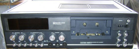 Пару раз меня главные "фулюганы" класса били... Классе в четвёртом... А потом мамка купила музыкальный центр за 500 рублей и я носил колонки от него на классную дискотеку, а сосед-одноклассник носил Маяк-233. Дык мы с ним практически самыми "крутыми" в классе стали считаться. И девчонки с нами начали дружить поконкретнее