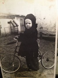 ваш покорный слуга. неубиваемый аппарат.пришел с армии, на нём соседский пацан гоняет