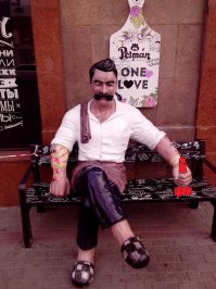 Вот какого красавчика я увидел на лавке