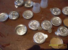 Пробки были такими:
(Еще из них делали "жирафиков" - мякиш хлеба, 4 спички вместо ног и язычок вытягивали в виде шеи жирафа :) )