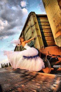 Самое интересное, что и слева, и справа РЕАЛЬНОСТЬ! Всё зависит от фотографа и бабла на кармане! Говорю как фотограф.