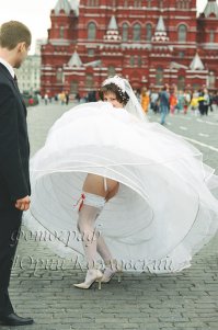 Самое интересное, что и слева, и справа РЕАЛЬНОСТЬ! Всё зависит от фотографа и бабла на кармане! Говорю как фотограф.